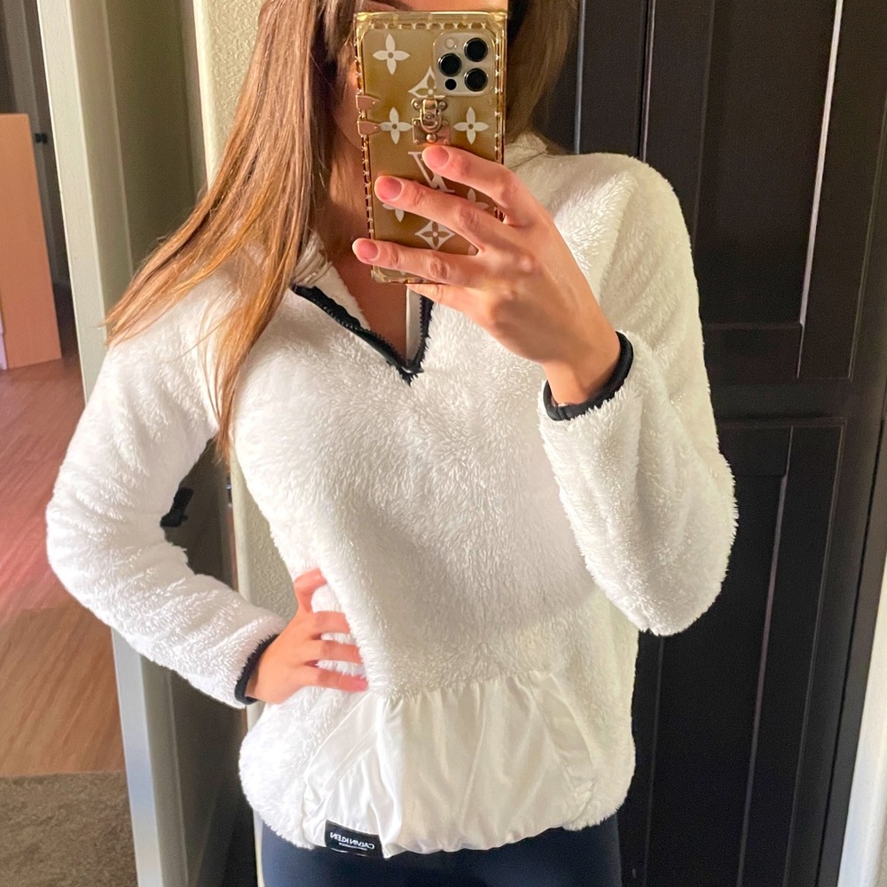 Calvin Klein White Fluffy Pullover Hoodie Sweatshirt Sz S Perfect Condition!